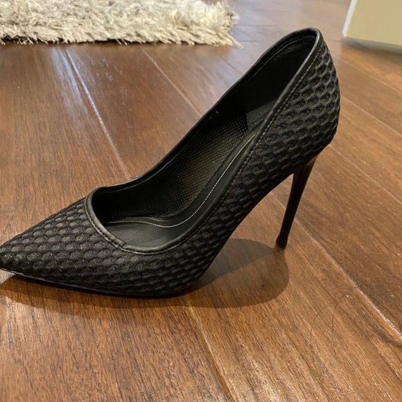 ‼️SOLD‼️Kendall + Kylie black closed toe heels! - Picture 2 of 3